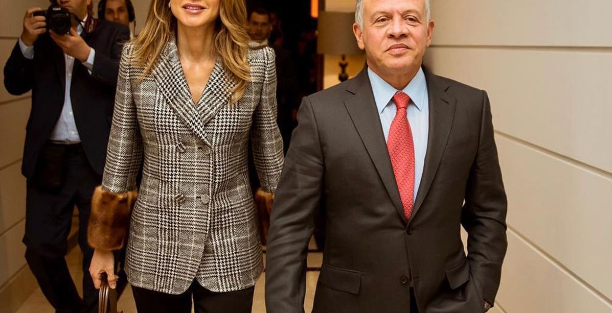 بصورة رومنسية وكلمات معبرة احتفلت الملكة رانيا بعيد زوجها!