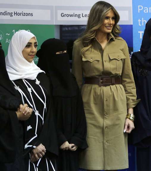 فستان باللون العسكري وعلى شكل القميص من رالف لورين خلال زيارتها لـ American International School في الرياض