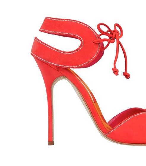 اختاري اجمل الأحذية لربيع 2013 من مانولو بلانيك