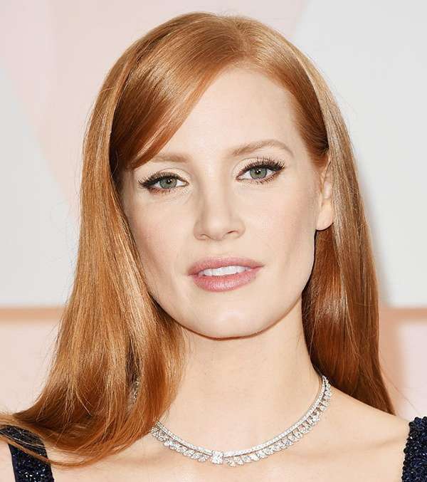 ماكياج البشرة تصّدر إطلالة جيسيكا شاستين