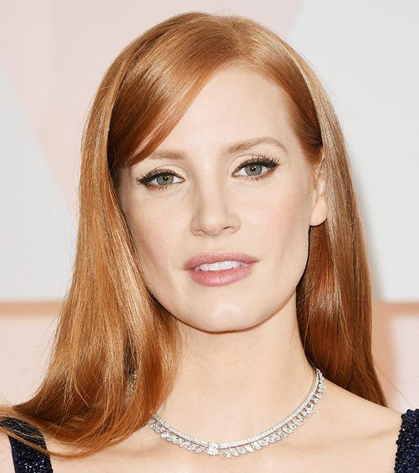 ماكياج البشرة تصّدر إطلالة جيسيكا شاستين