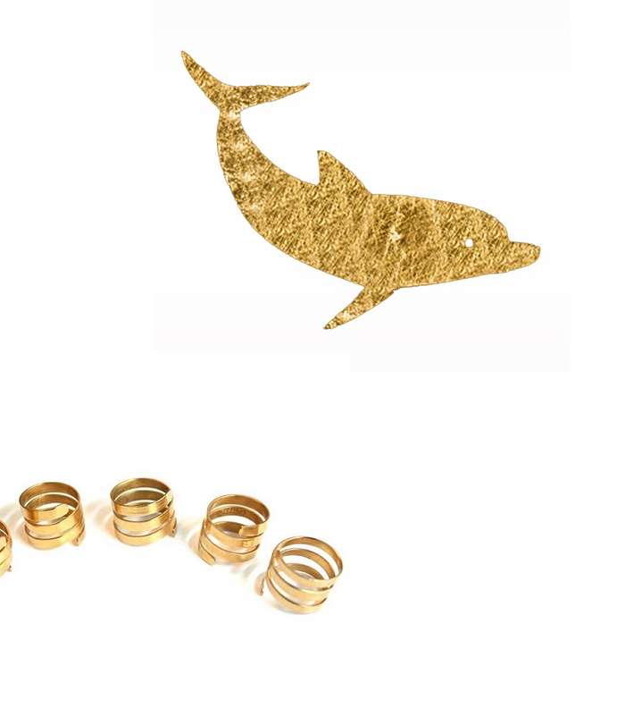 اختاري قميص كارولين سيقلي الأبيض من Mooda وزيّنيها بأجمل الأكسسوارات