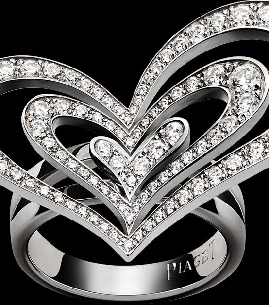 خاتم الماس على شكل قلب من بياجيه