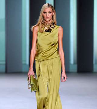 elie-saab-rtw-spring-2011-12-10-2010-1