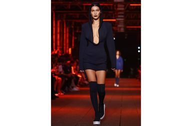 تعرفي على مجموعة الملابس الجاهزة لعلامة DKNY من اسبوع الموضة النيويوركي