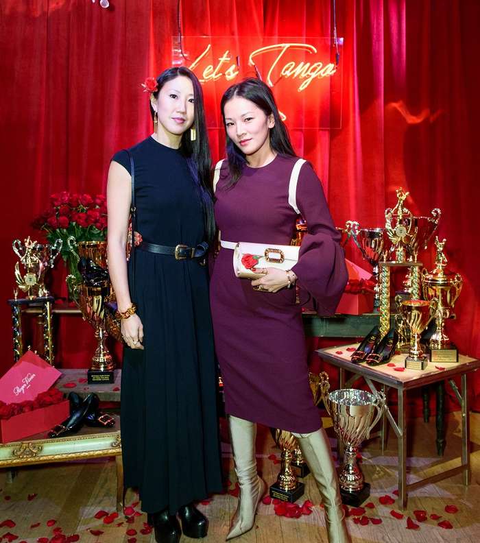 chang و Tina Leung في حفل روجيه فيفيه بعنوان التانغو خلال اسبوع الموضة الباريسي