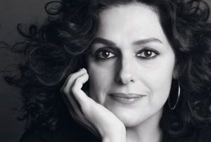 كل ما تريدين معرفته من اخبار ومعلومات وصور ووثائق عن Laura Mercier