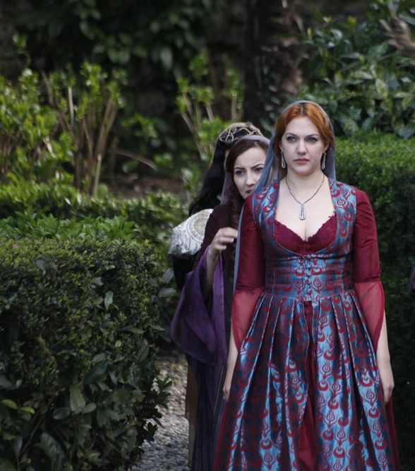 السلطانة هويام بفستان مميّز