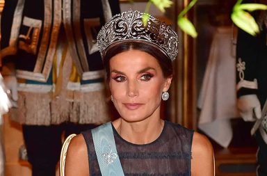 الملكة لايتيزيا وملكات واميرات السويد في حفل عشاء واحد