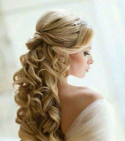 تسريحة الويفي النصف مرفوعة