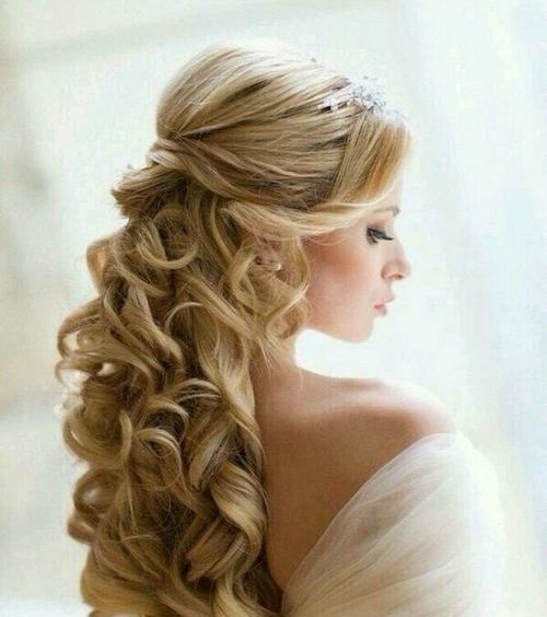 تسريحة الويفي النصف مرفوعة