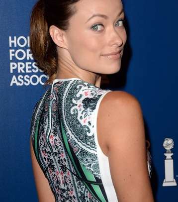 أوليفيا وايلد بالماكياج الناعم وتسريحة ذيل الحصان 