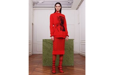 ازياء جيفنشي لشتاء 2018 باللون الاحمر فقط