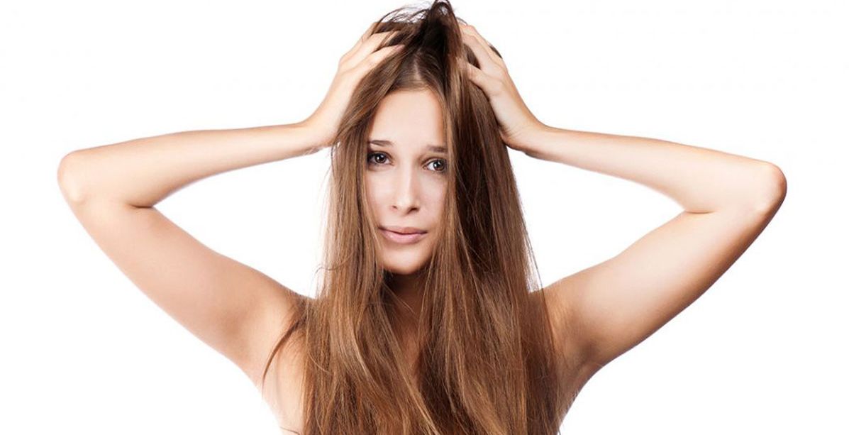 طريقة علاج قشرة الشعر طبيعياً