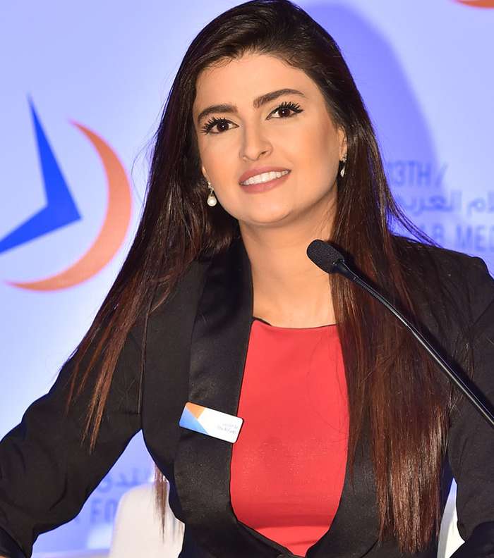 بالصورـ علا الفارس والجمال الطبيعي العربي الأنيق