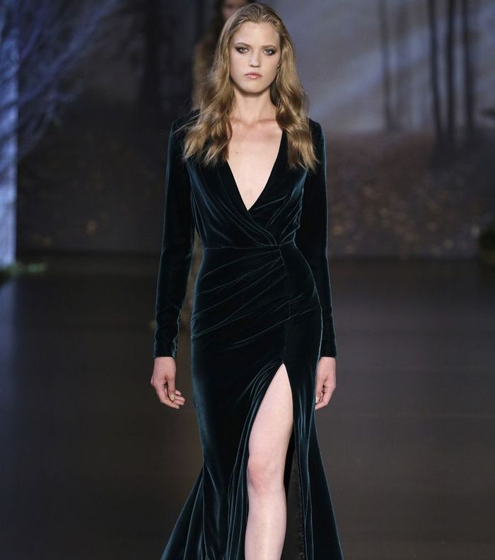 صور والموديلات فساتين قطيفه باكمام طويله