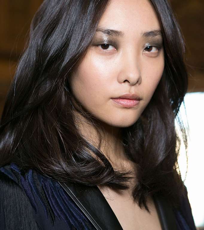 ماكياج عيون الميتاليك الدراماتيكي مع Barbara Bui