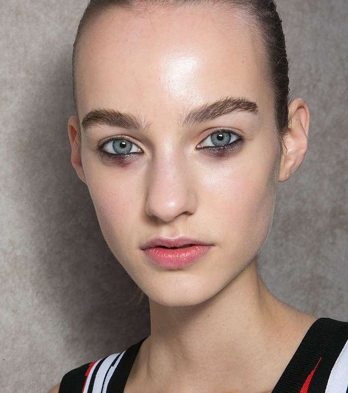 ظلال عيون سفليّة مبتكرة مع Victoria Beckham