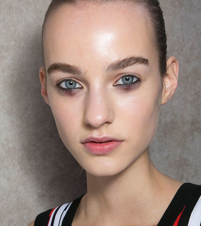 ظلال عيون سفليّة مبتكرة مع Victoria Beckham