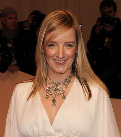 المديرة الإبداعية لدار ألكساندر ماكوين سارة بورتون المتهمّة بالقضيّة