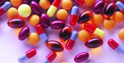 فوائد وسيئات تناول الأدوية مع الشاي