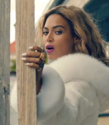 الشفاه البنفسجية والشعر الطويل..صيحة لا تنسى 