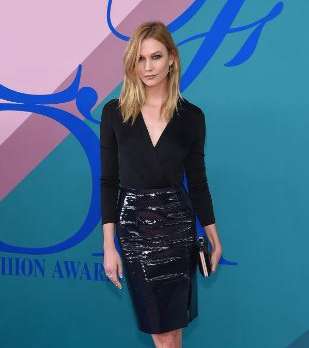 كارلي كلوس بازياء من دايان فون فورستنبرغ في حفل CFDA Awards 2017