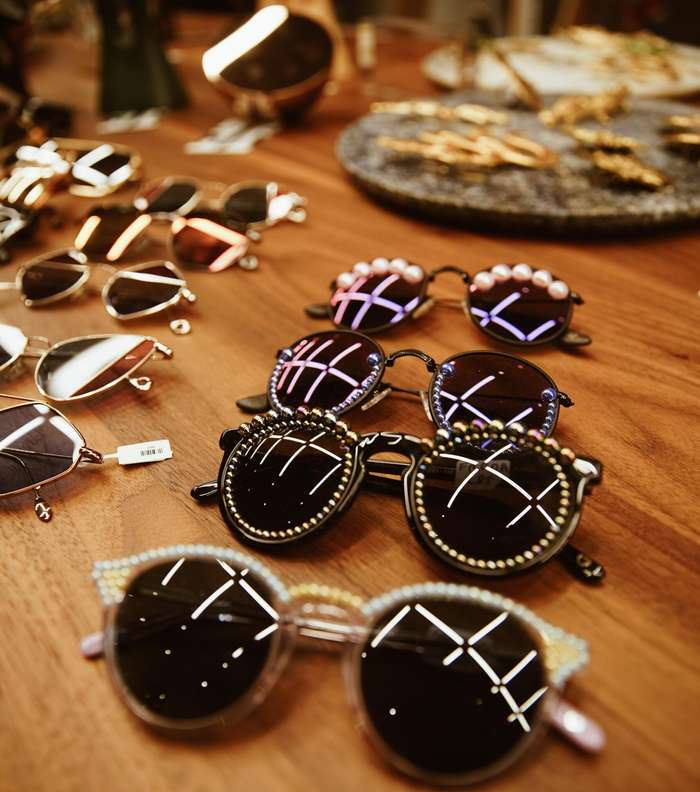 نظارات شمسية من متجر Maison Pyramide المؤقت في بيروت