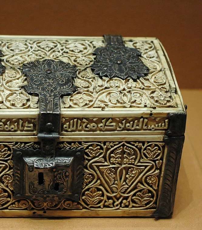 من مقتنيات الجناح