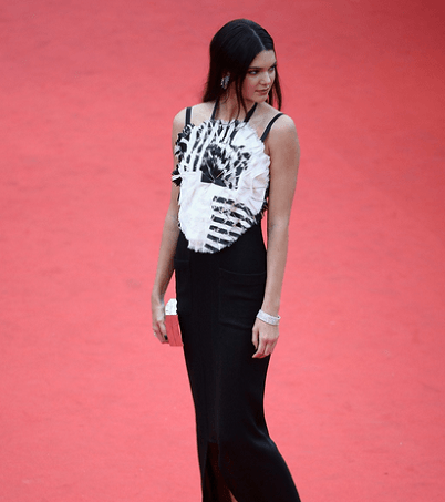 كينديل جينير أنيقة بفستان من دار CHANEL في Cannes 2014