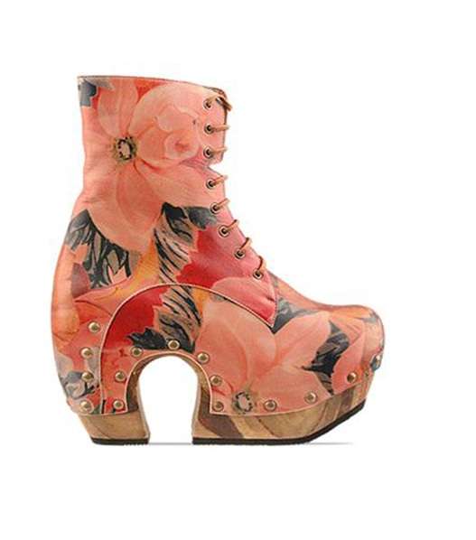 إليكِ بعض الأحذية الغريبة