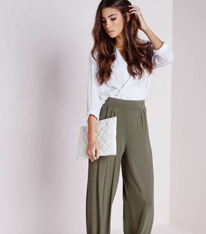 ضعي التوب او القميص تحت السراويل الواسعة