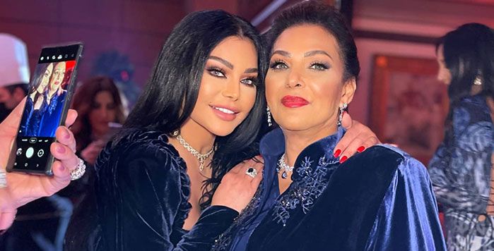 صور هيفا وهبي مع والدتها وشقيقتها: جمالٌ متوارث يهز السوشل ميديا