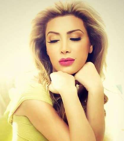 ماكياج شفاه الفوشيا مع نوال الزغبي