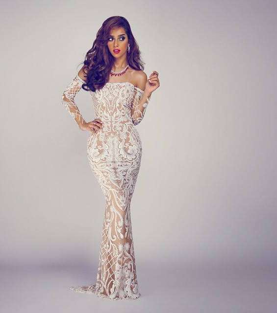 الفستان الفخم بالقصة الضيقة