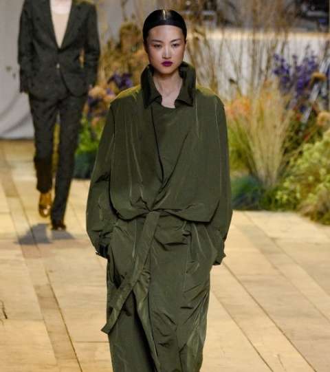 معطف الروب العسكري من H&M Studio لصيف 2017