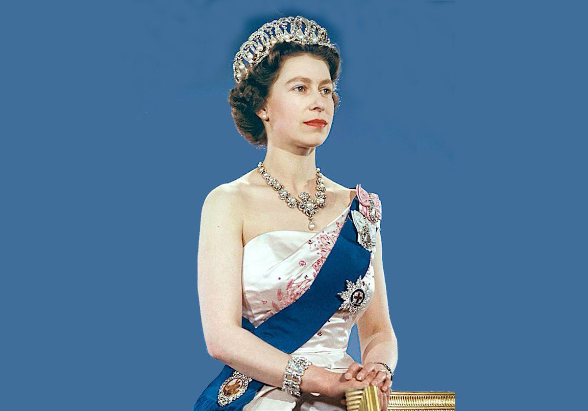 10000 حبة من اللؤلؤ زينت فستان زفاف الملكة اليزابيث! وهذا هو ثمنه!