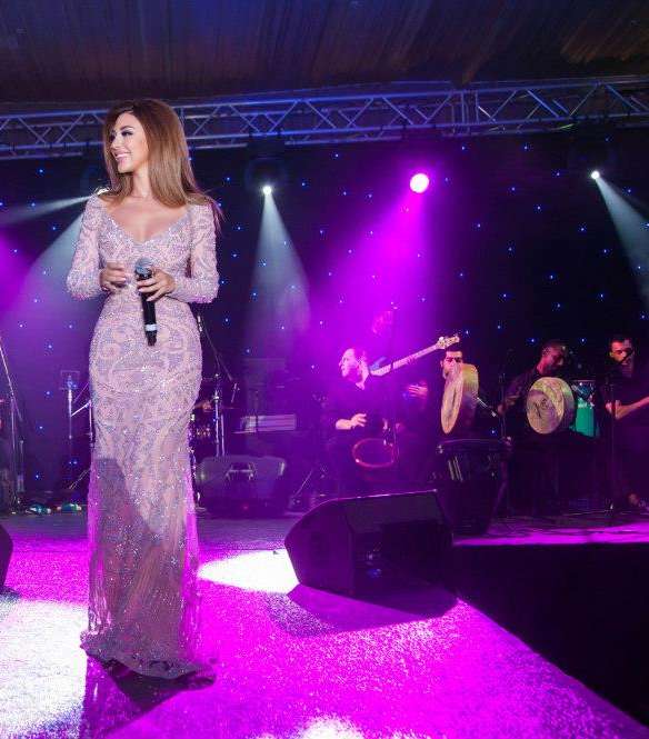 إطلالة ملفتة لميريام في فستان من الترتر الموف