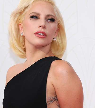 بالصور، أجمل صيحات الشعر والماكياج مع النجمات في حفل الـ Emmy Awards 2015