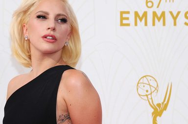 بالصور، أجمل صيحات الشعر والماكياج مع النجمات في حفل الـ Emmy Awards 2015