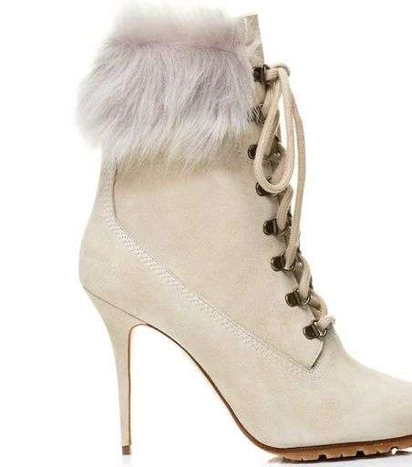 حذاء باسم Fallon من وحي حذاء Timberland  الشهير من تصميم ريهانا لصالح علامة مانولو بلانيك