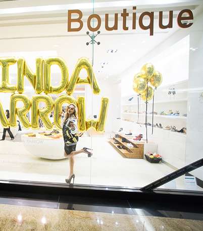 Linda Farrow تحتفل بعيدها الـ 10 في Boutique 1