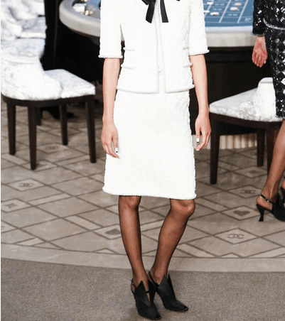 من مجموعة CHANEL للازياء الراقية