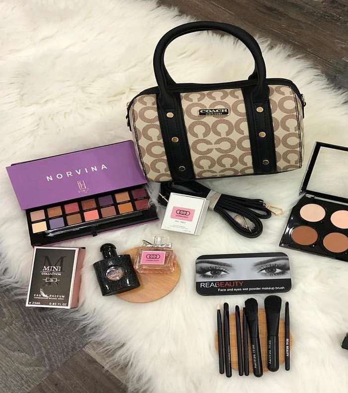 صور اجمل شنط مكياج صغيره