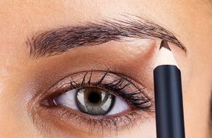 صور طريقة رسم الحواجب بدون تشقير