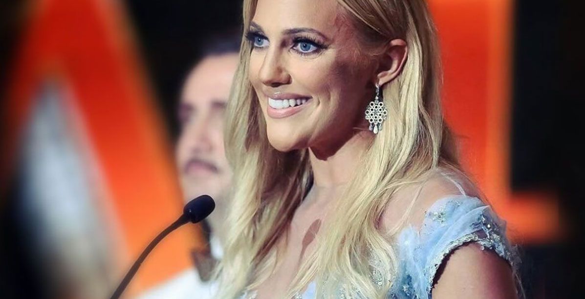 مريم أوزرلي تظهر بقصّة شعر الكاريه للمرّة الأولى وتصدم متابعيها!