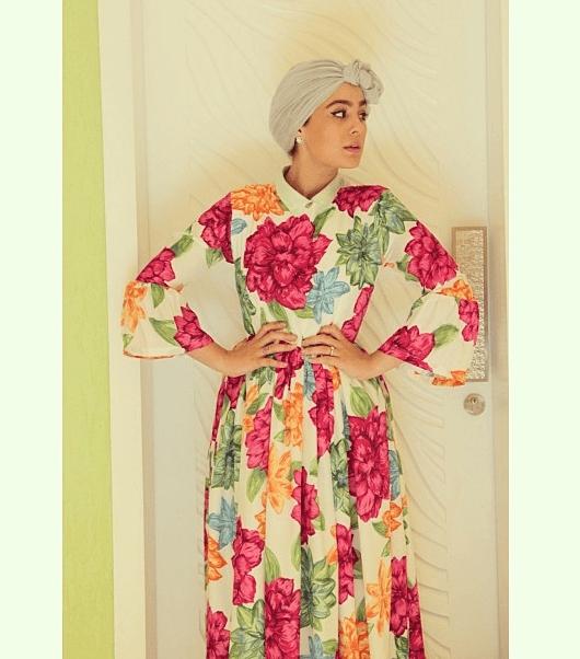 على طريقة Ascia Akf، اختاري الـ Turban باللون الواحد مع الأقمشة المطبعة