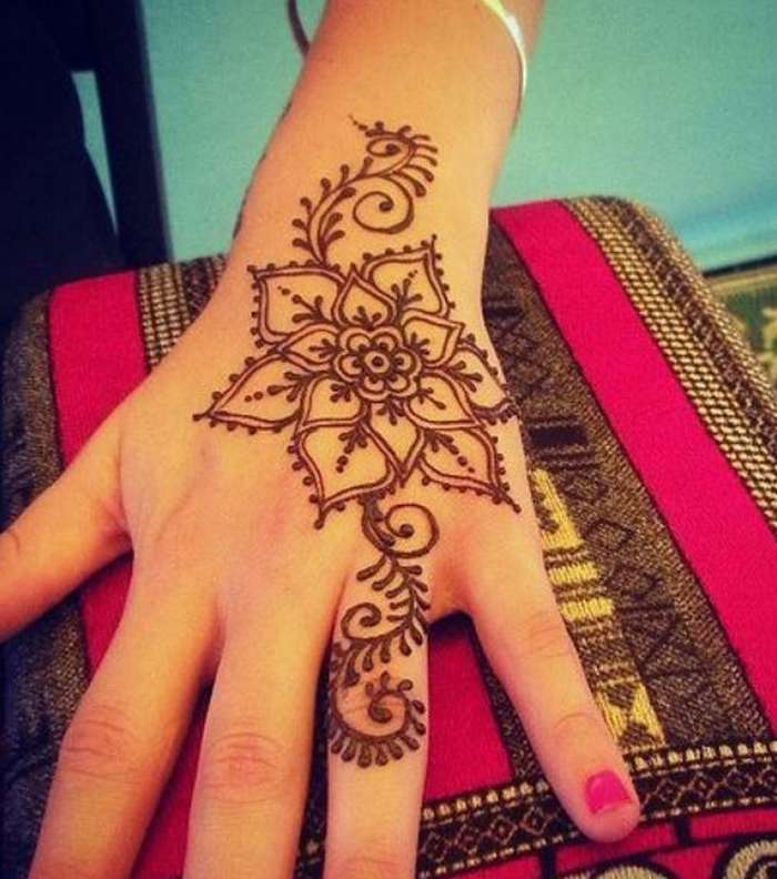 رسومات حنة بسيطة للعروس