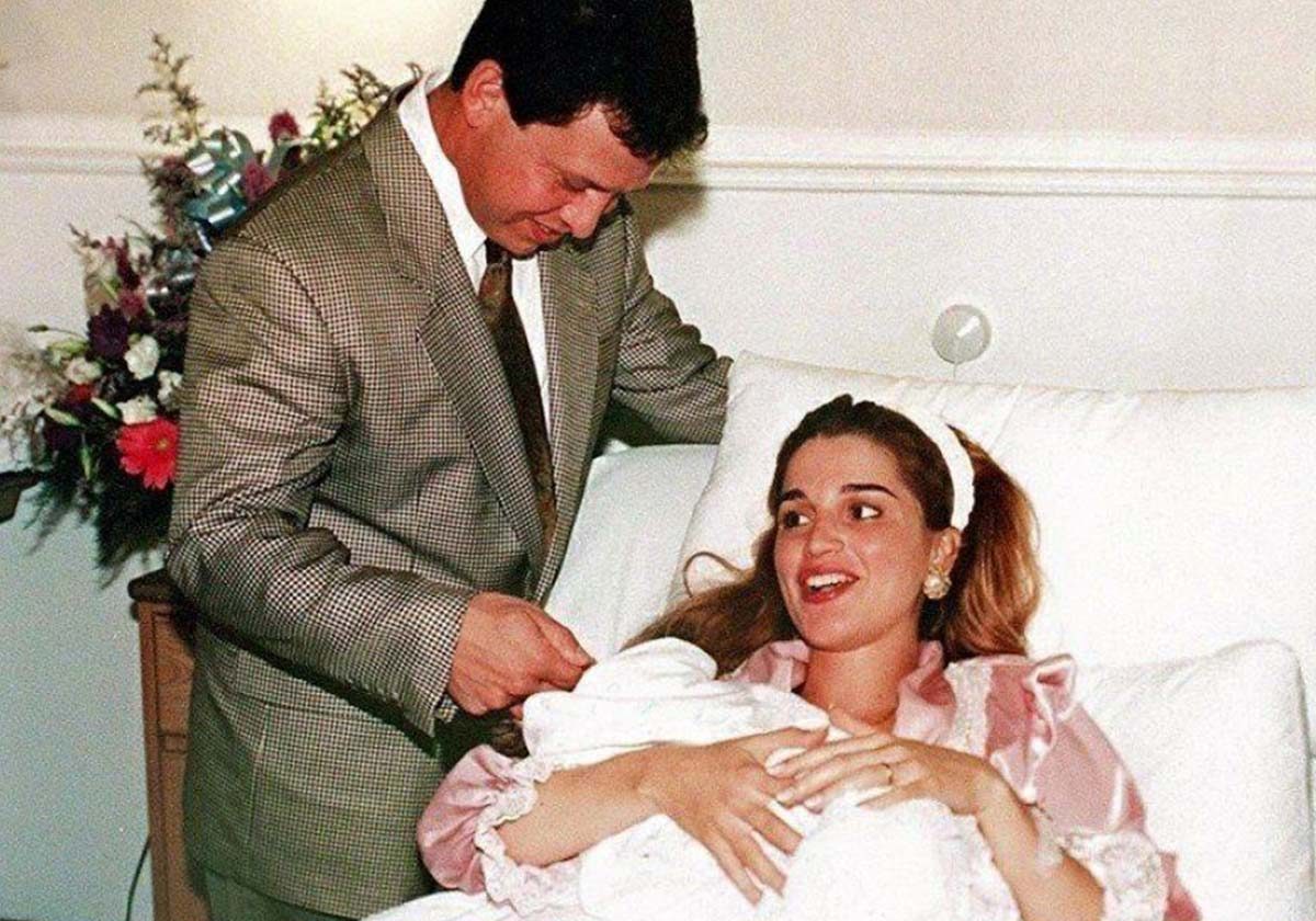 الملكة رانيا عند ولادة ولي العهد الأمير الحسين