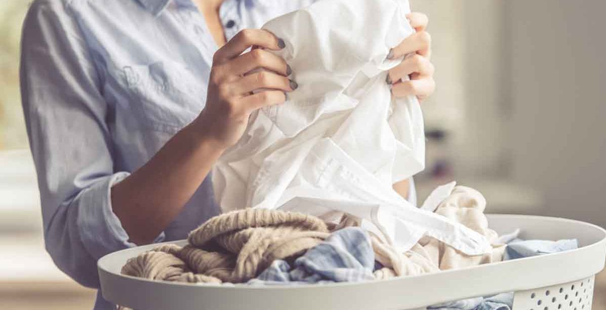 كيف يتم التخلص من بقع الزيت على الملابس؟